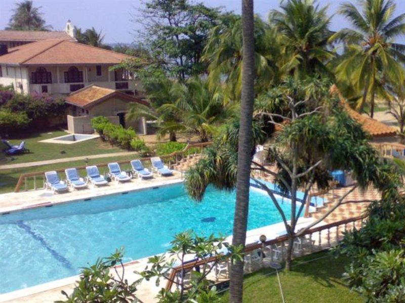 Golden Star Beach Hotel Negombo Esterno foto