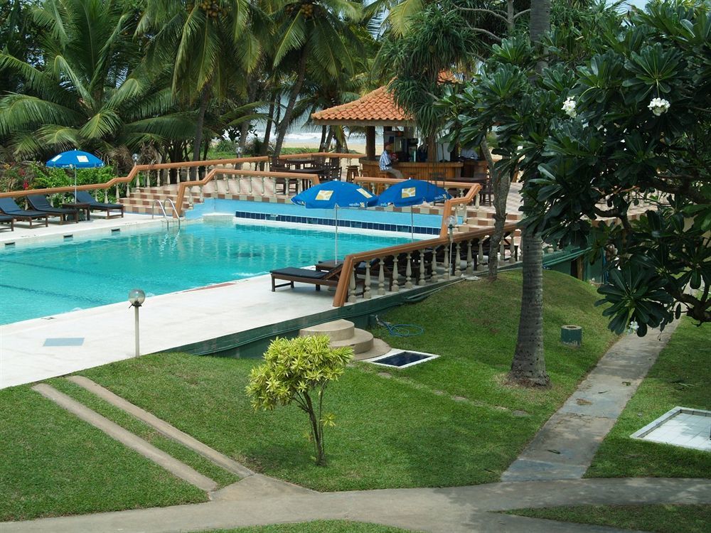 Golden Star Beach Hotel Negombo Esterno foto